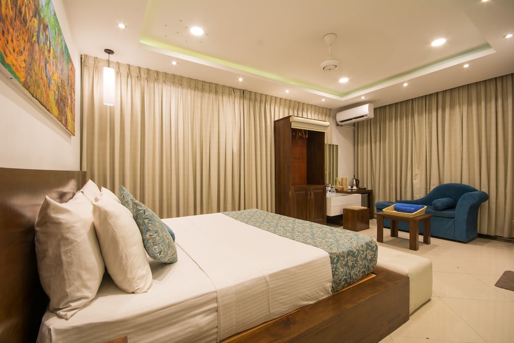 Deluxe King Room photo 1