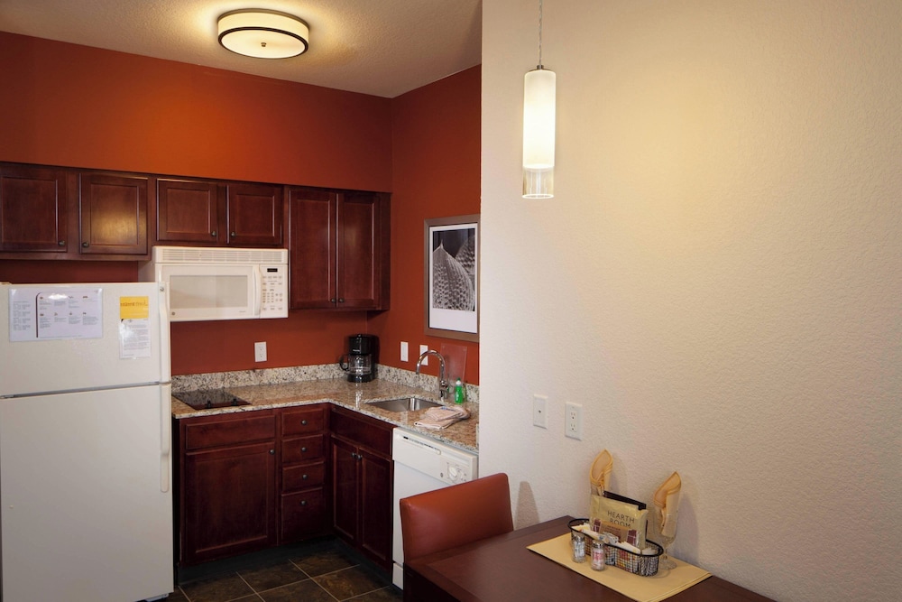Suite, 1 Bedroom - Photo 6