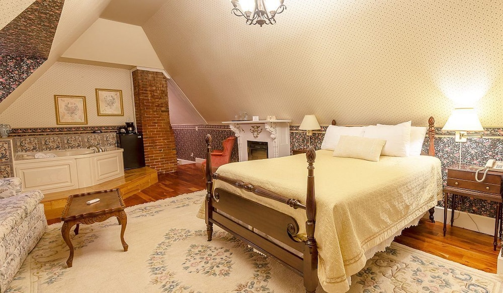Premier Room, 1 King Bed, Garden View