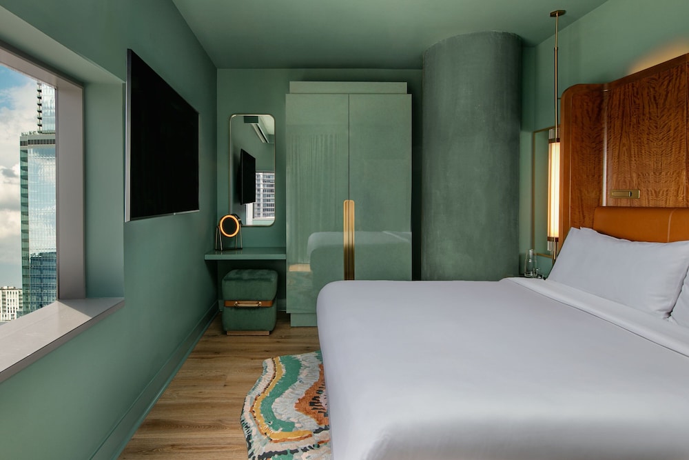 Deluxe Suite, 1 Bedroom, Corner (Mobility Accessible, Tub) photo 3