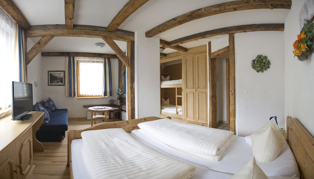 Single Room, Multiple View