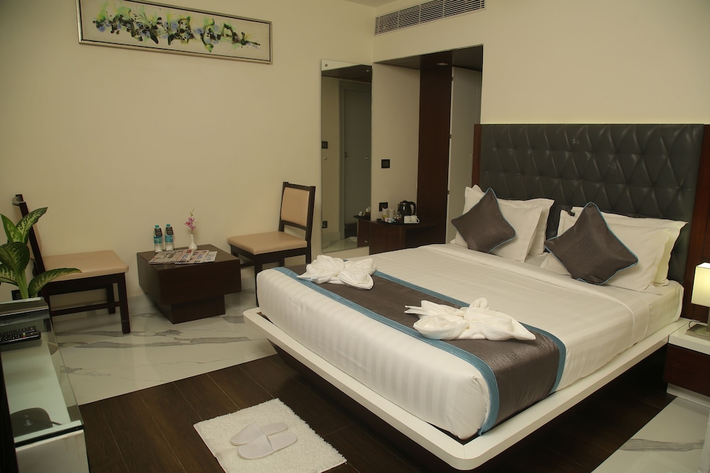 Superior Double Room, 1 King Bed, City View photo 1