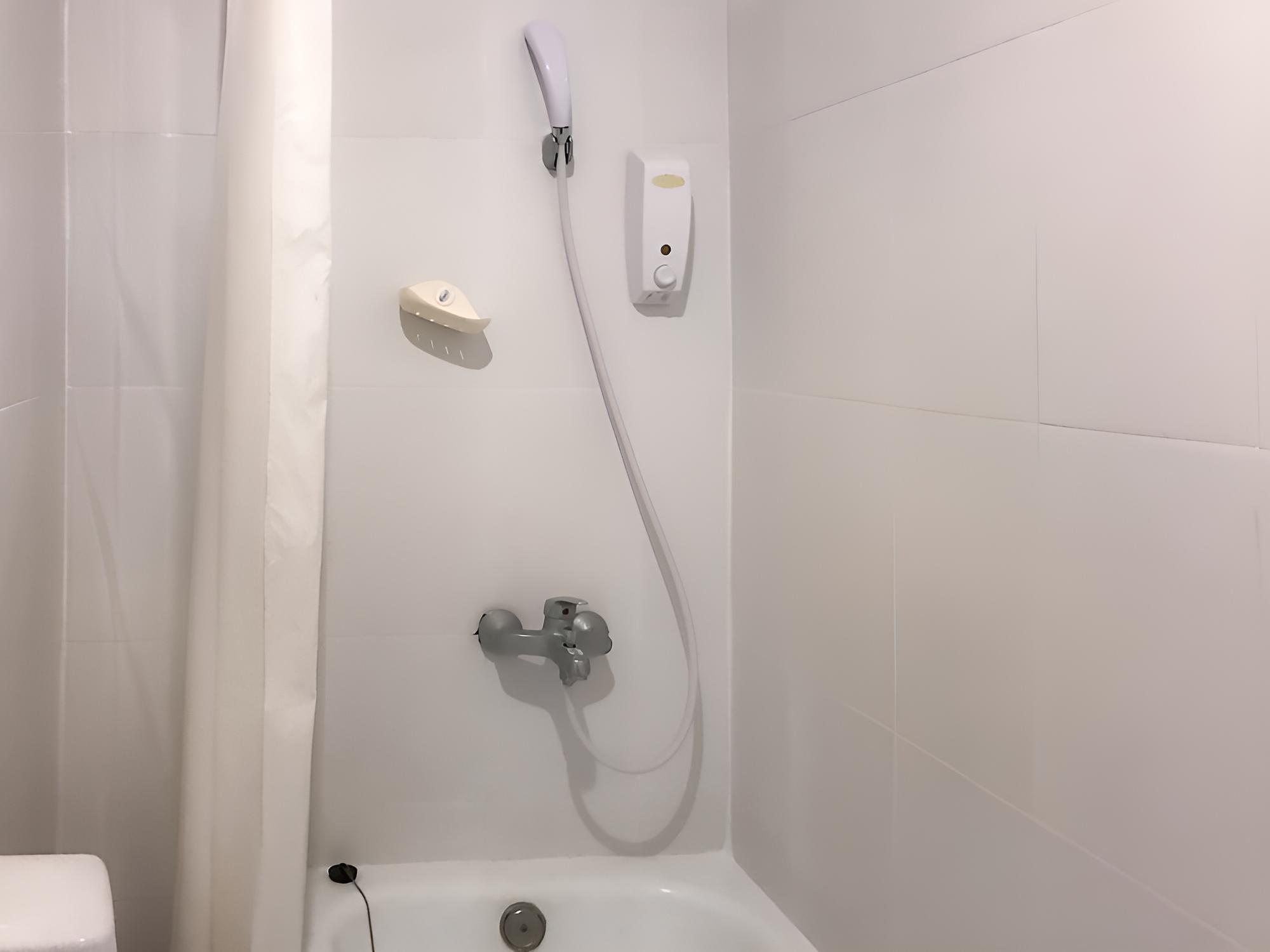 Deluxe Bathtub photo 2