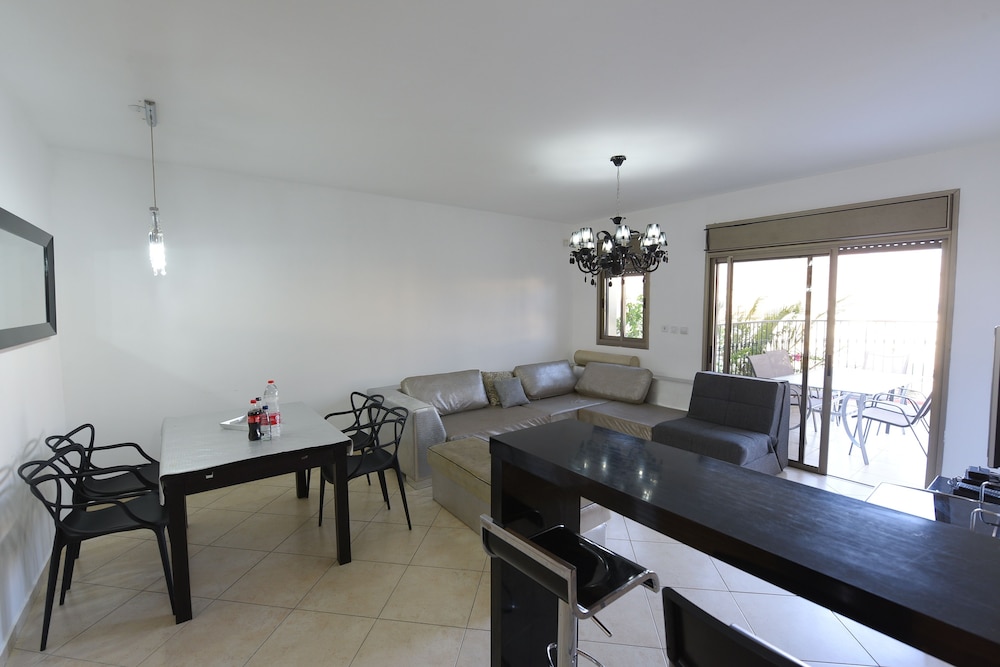 Apartment 3 Bedrooms, Terrace with sea view (Avni Hoshen 26)