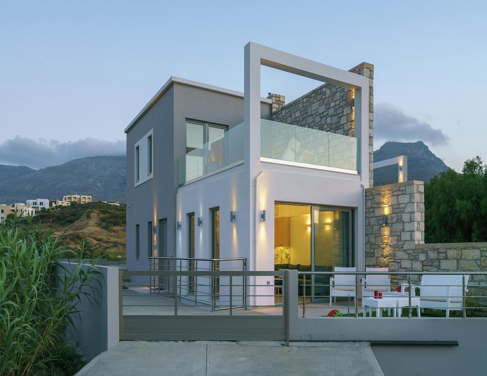 Villa photo 1