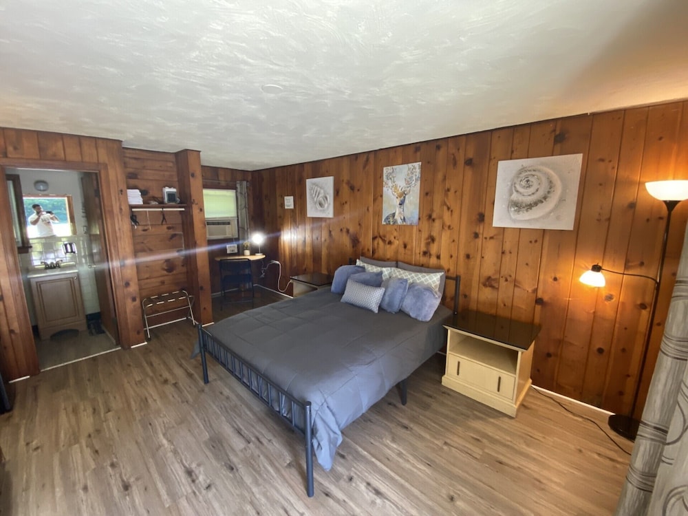 Economy Cabin photo 2