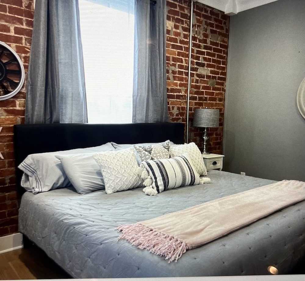 Suite 8 photo 1