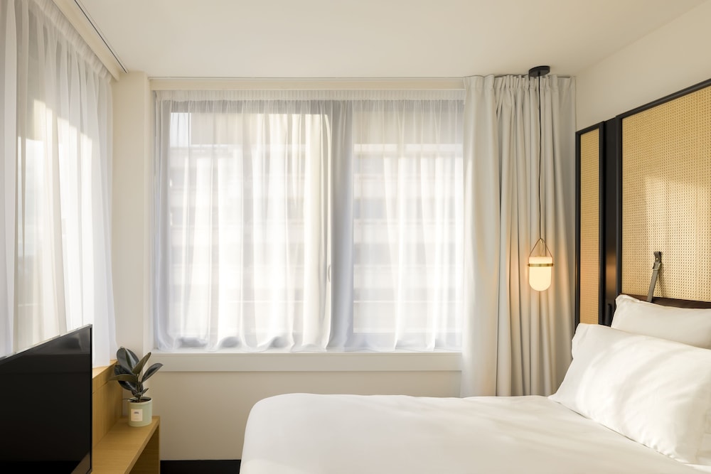 Room, 1 King Bed, Park View - Photo 1
