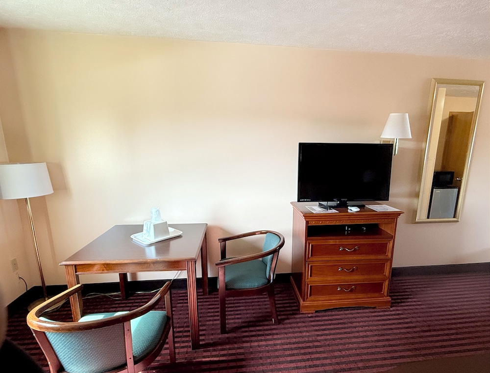 Standard Room, 1 King Bed - Photo 3