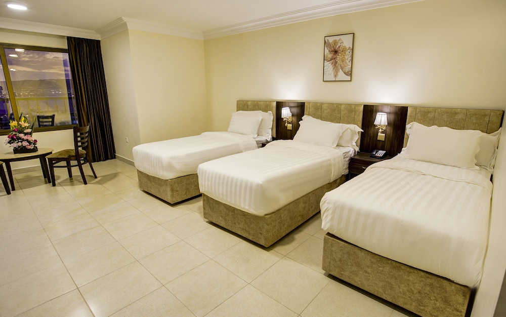 Deluxe Triple Room - Photo 1