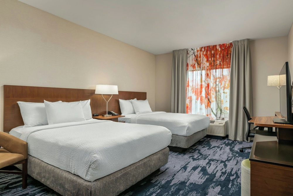 Room, 2 Queen Beds (Mobility Accessible, Tub) photo 3