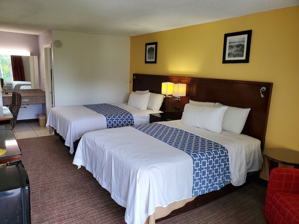 Standard Room, 2 Queen Beds, Non-Smoking photo 1