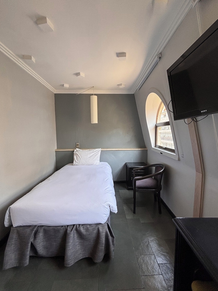 Basic Single Room - Photo 2