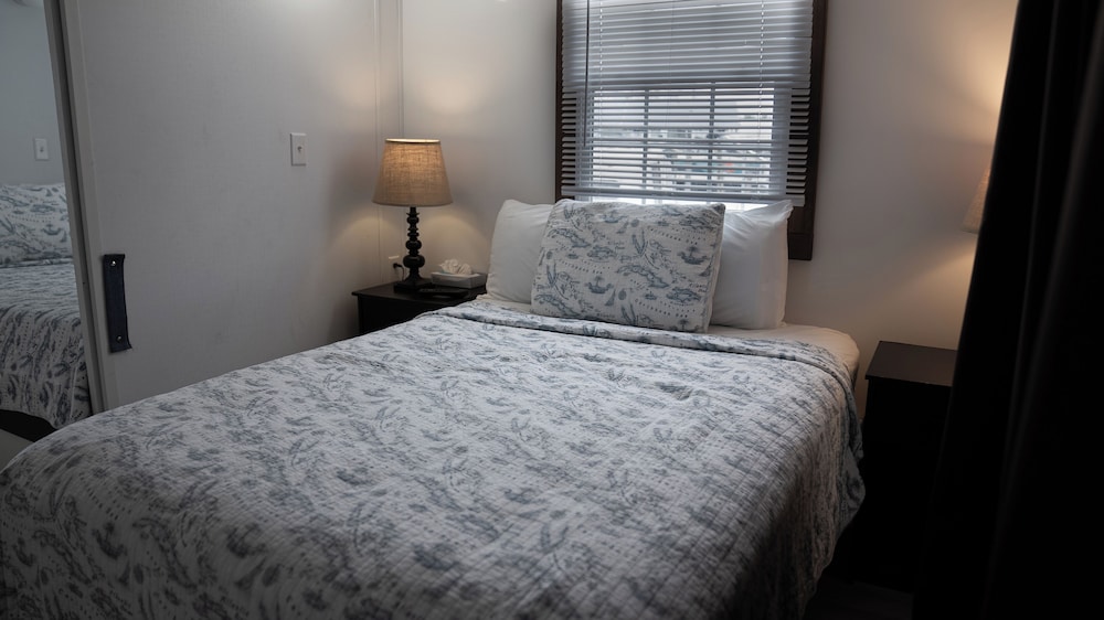 Standard Room, 1 Bedroom, Non Smoking, Private Bathroom (Aqua Lodge Houseboat)