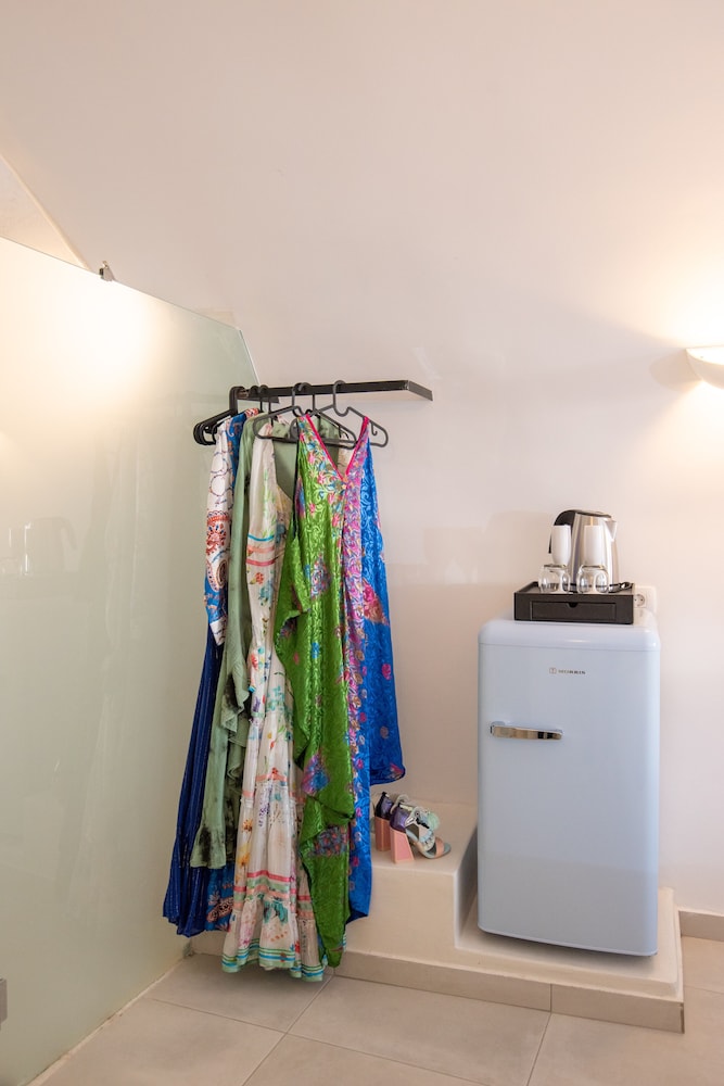 Cave Suite, Caldera View, Outdoor Hot Tub - Photo 2
