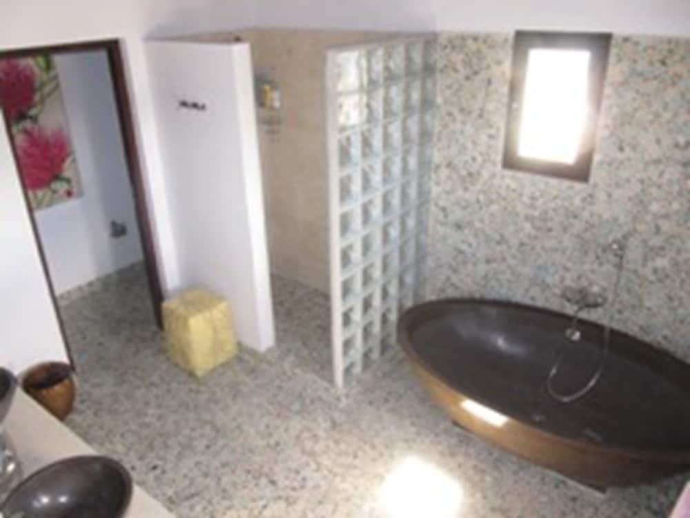 Deluxe Duplex, 2 Queen Beds, Smoking, Sea View photo 2