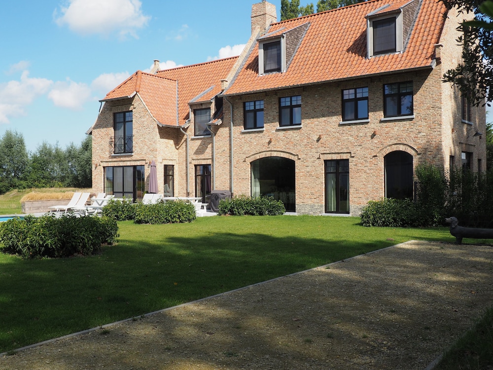 Villa photo 1