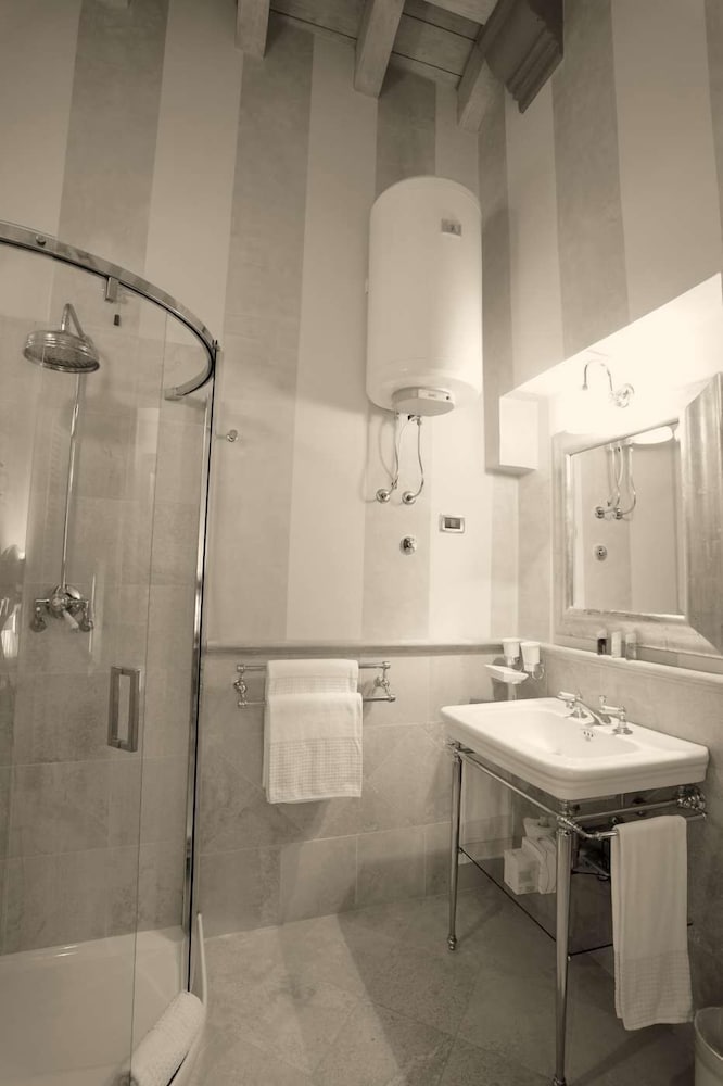 Suite (Tower)(Spa Access) photo 1