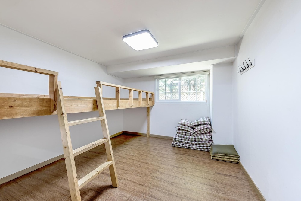 Basic Room, 2 Bedrooms (kkotmari)