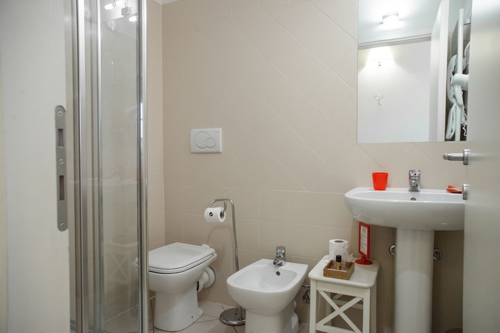 Basic Room thumbnail 6