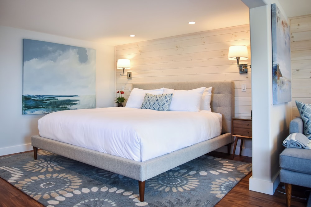 Windward Jr. Suite