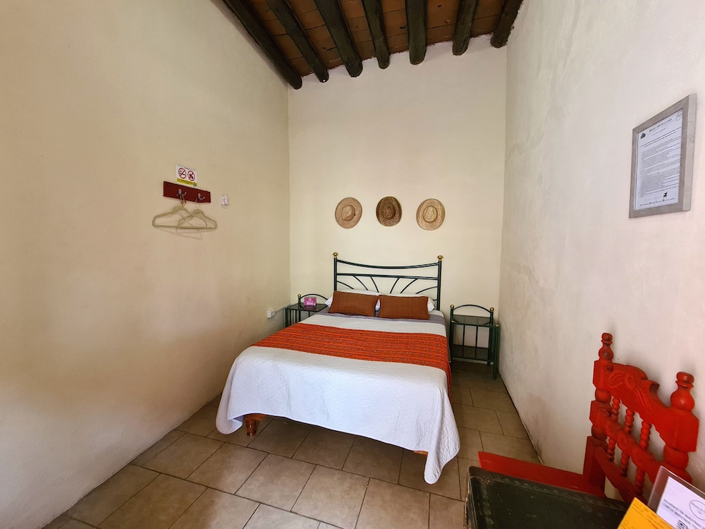 Habitación básica, 1 cama doble, vista al jardín photo 1