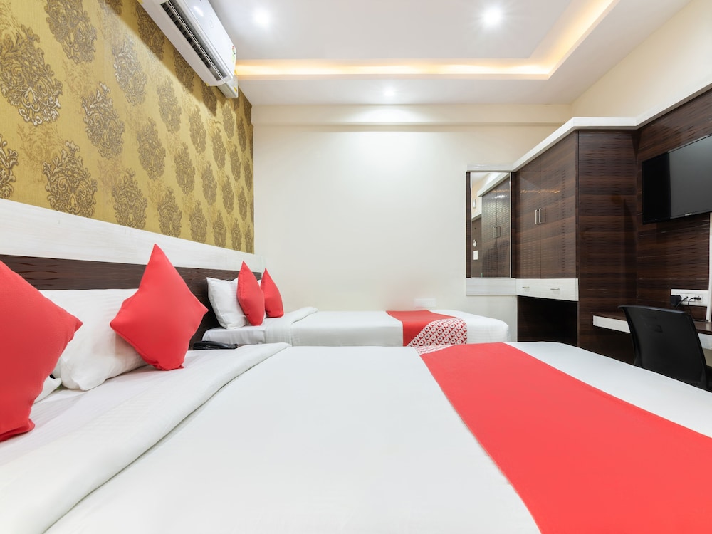 Deluxe Double or Twin Room, 1 King Bed photo 3