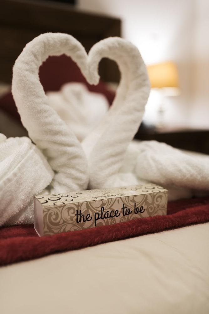 Executive Suite - Photo 4