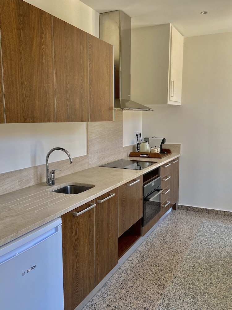 Deluxe Suite - Photo 5