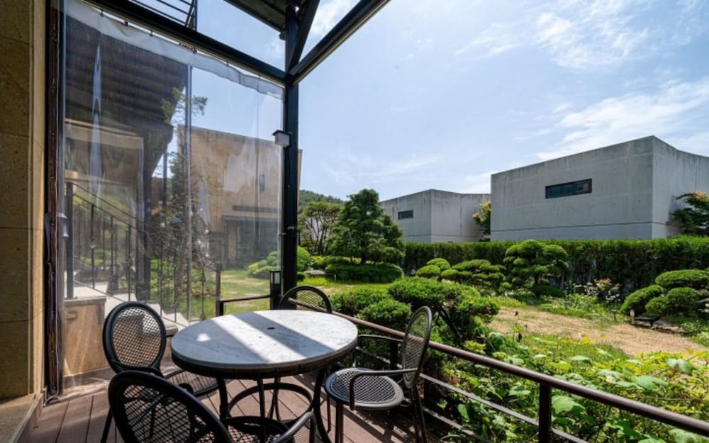 Room (C102 (Private BBQ))