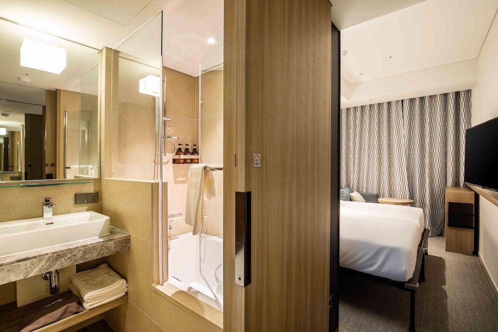 Standard Twin Room (Credit Cards Only) - Photo 3