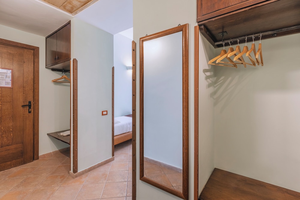 Standard Triple Room - Photo 11