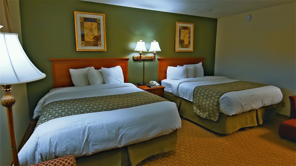 Deluxe Double Room, 2 Queen Beds, Refrigerator & Microwave, Mountain View