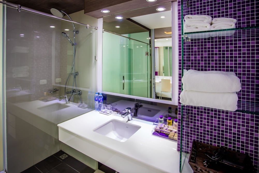 Deluxe Room, 1 King Bed, Pool Access - Photo 7