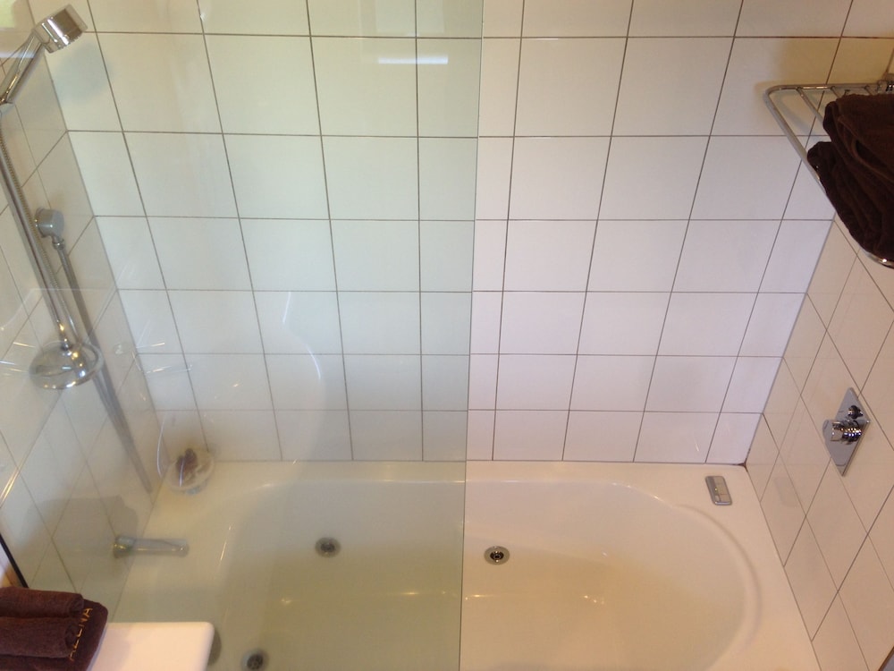 Double or Twin Studio, Jetted Tub - Photo 2