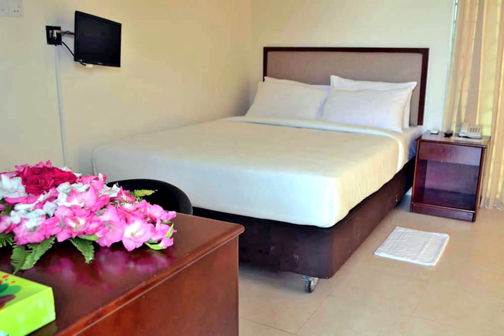 Executive Suite, Hill View
