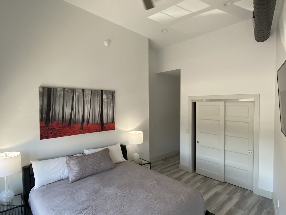 Premium Condo, 1 King Bed with Sofa bed, Kitchen, City View