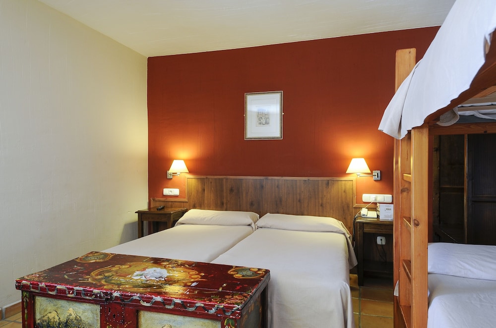 Quadruple Room (for 4 adults) photo 3