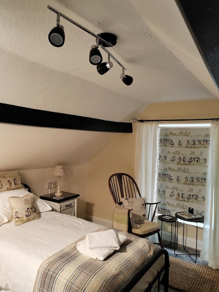 Premier Single Room, Ensuite, Garden View (Herdwick) photo 2