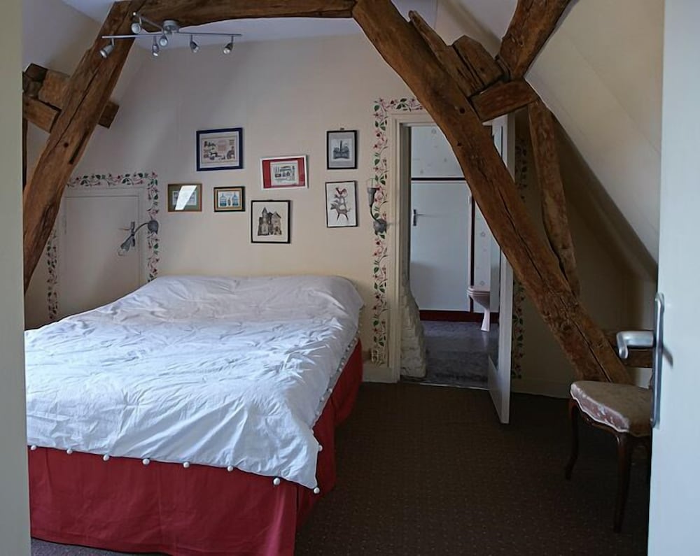Traditional Cottage, 4 Bedrooms, Terrace, Courtyard View (76260 Saint Martin-le-Gaillard)
