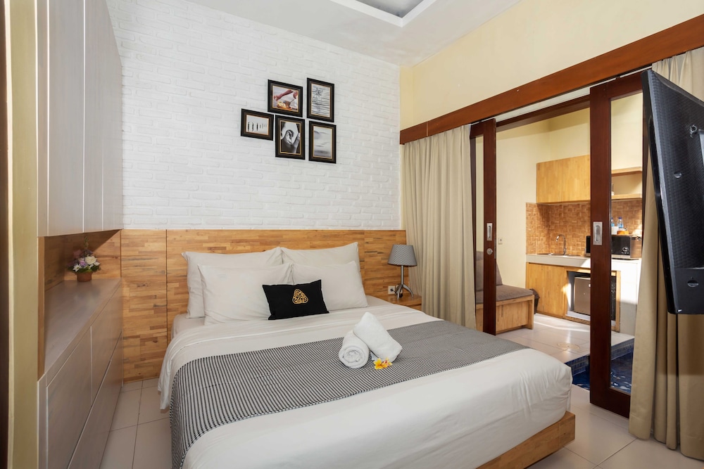 One Bedroom Plunge Pool Villa - Photo 21