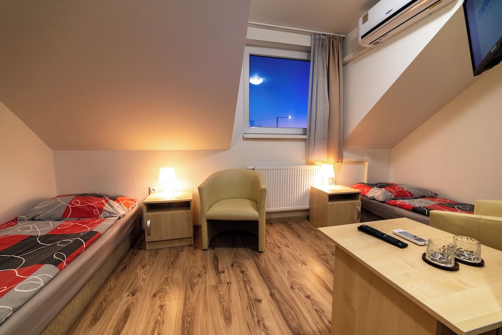 Standard Twin Room photo 3