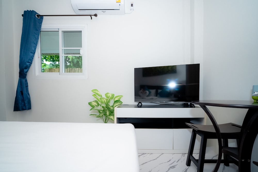 Superior Modern Room photo 2