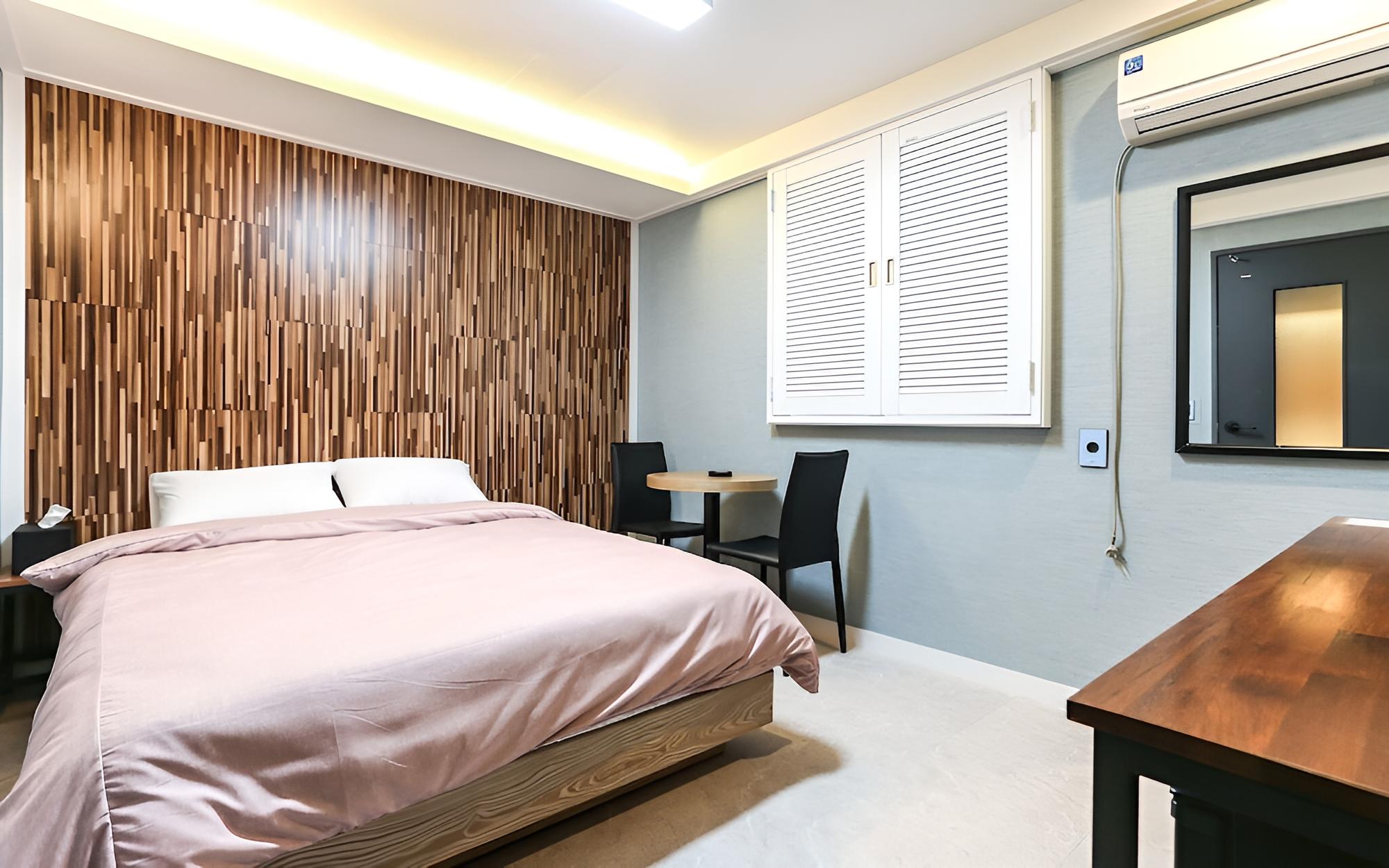 Room (Standard Room A) - Photo 12