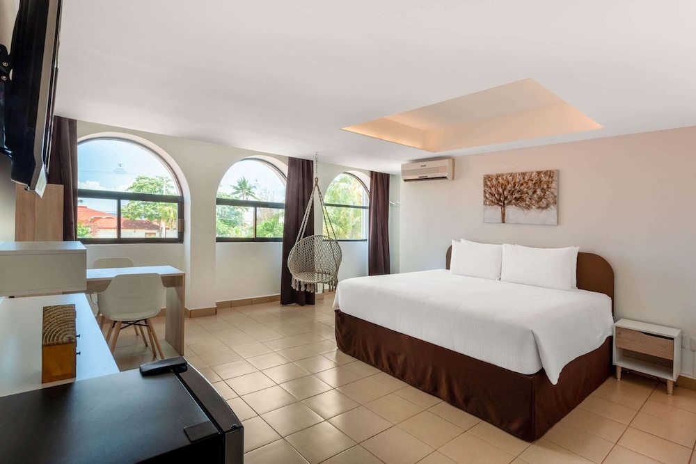 Junior Suite, 1 King Bed, Non Smoking - Photo 9
