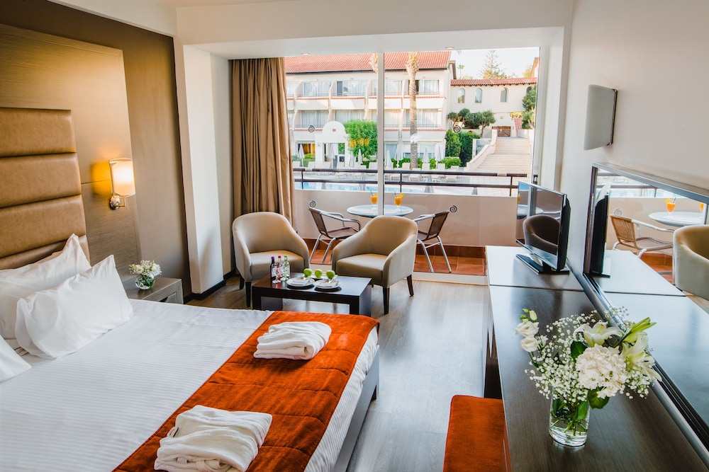 Deluxe Room, Pool View