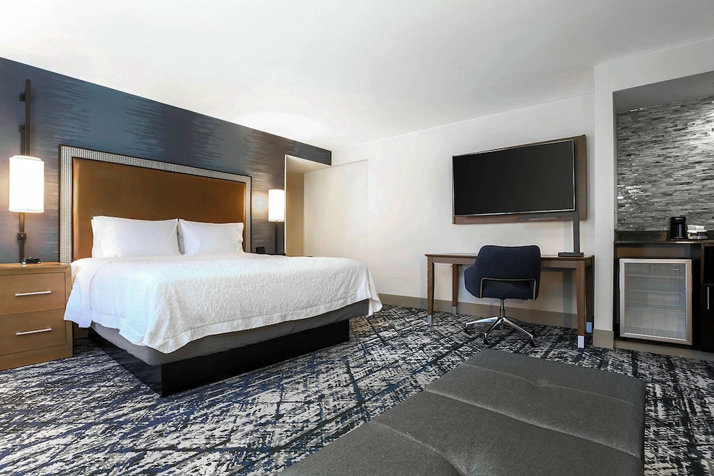 Studio Suite, 1 King Bed, Corner - Photo 1