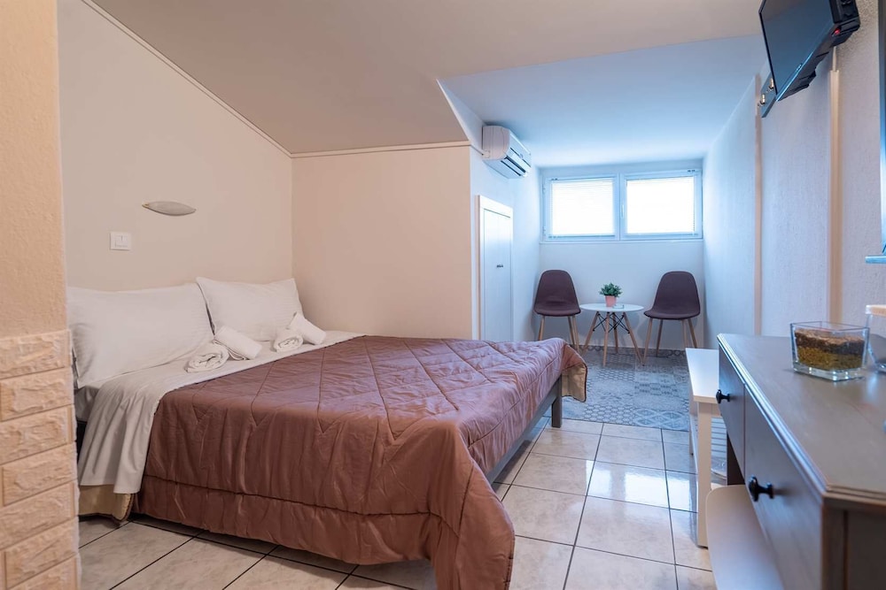 Economy Double Room - Photo 6