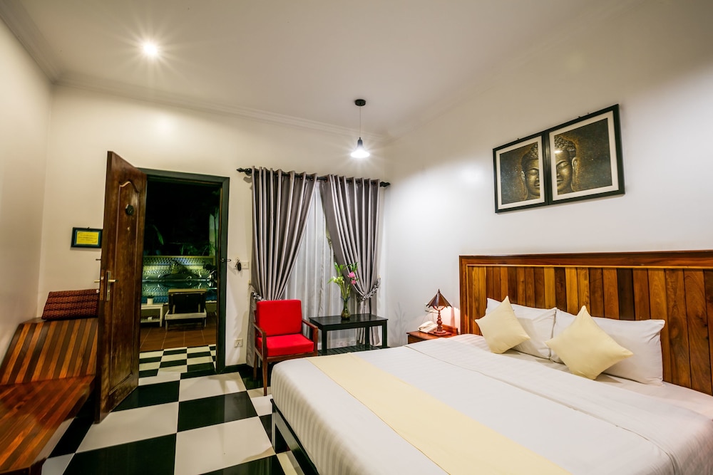 Premier Deluxe Pool View Room with Terrace