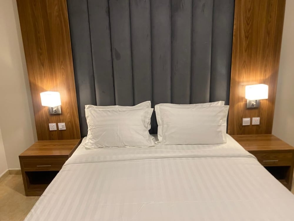 Deluxe Studio Suite, City View photo 2